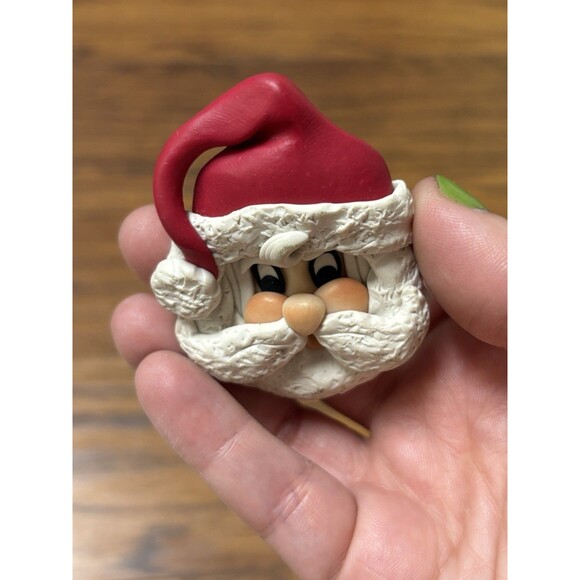 Polymer Clay Sculpted Santa Claus Brooch Pin Christmas - Picture 4 of 6
